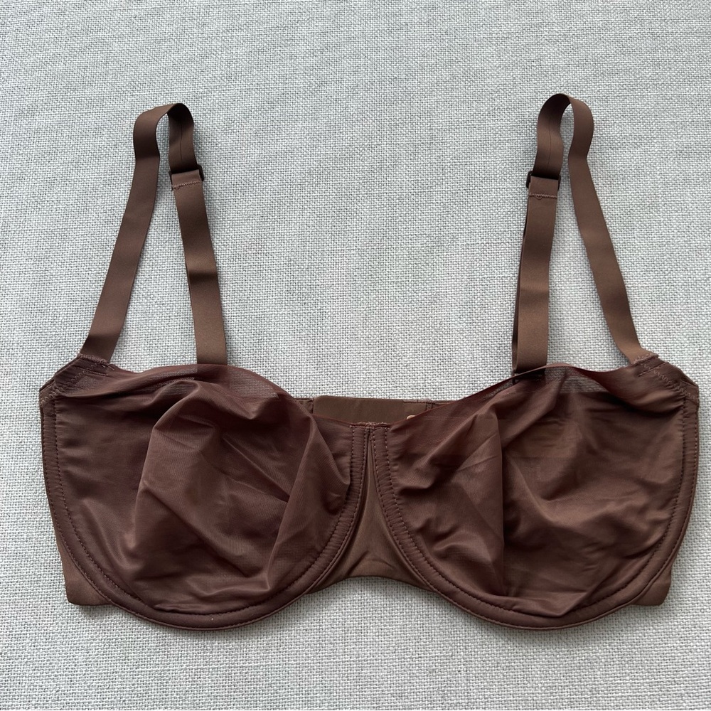 SKIMS No Show Unlined Balconette Bra - Picture 10 of 14